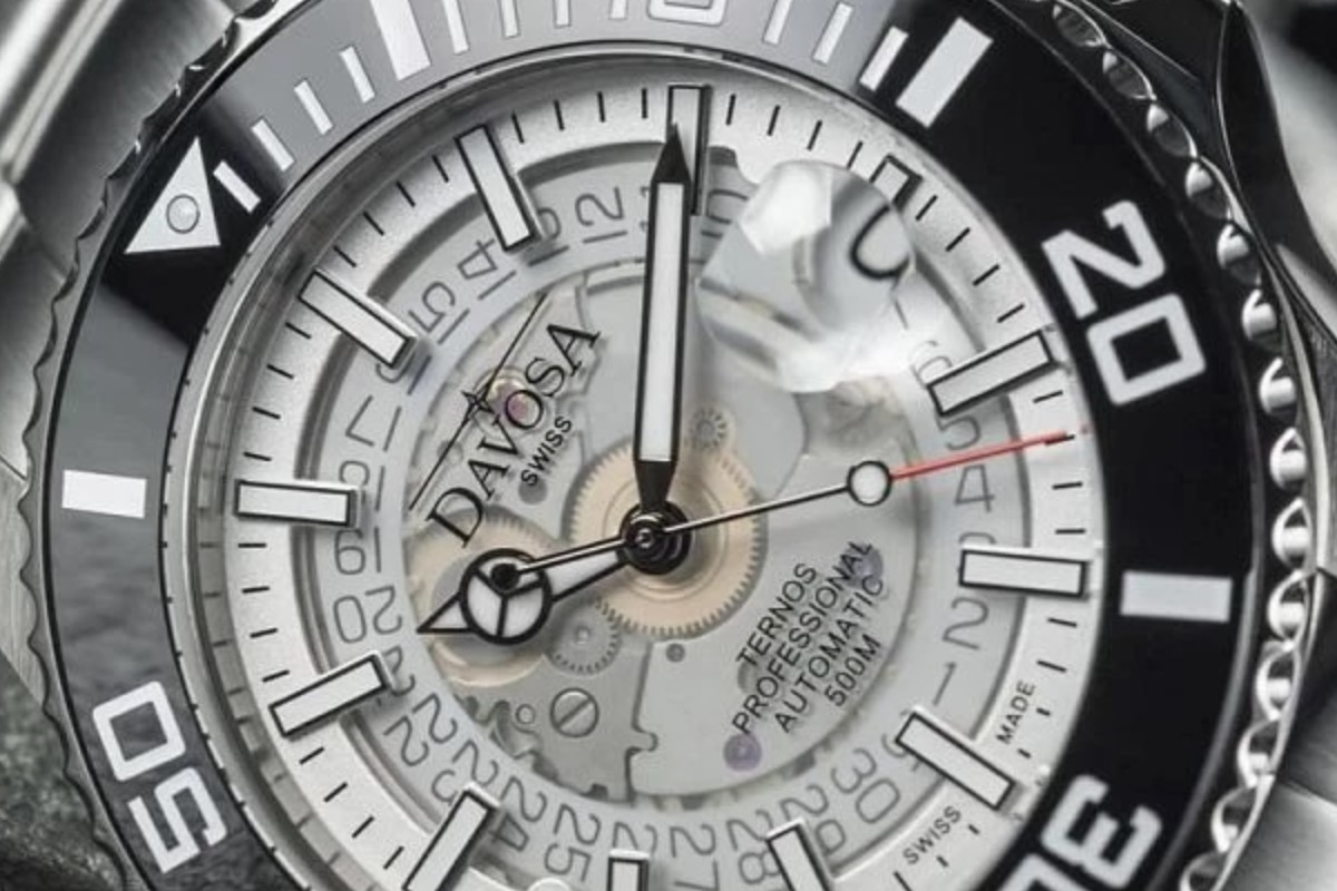 Mercedes oferă un ceas Davos