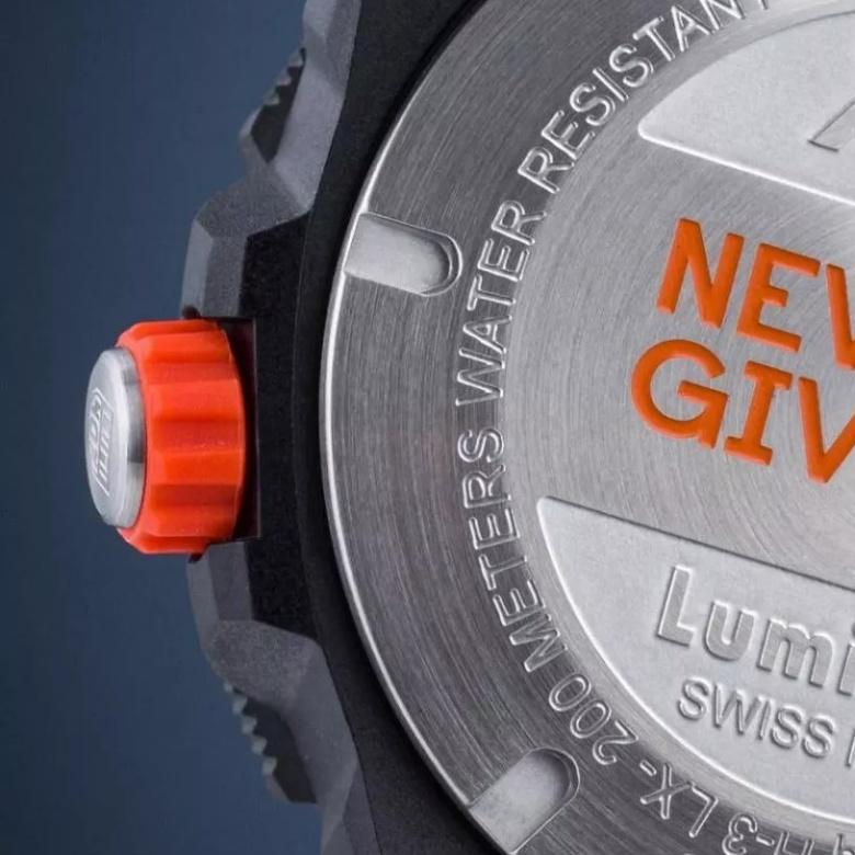 Zegarek Luminox XB.3723 - Koronka